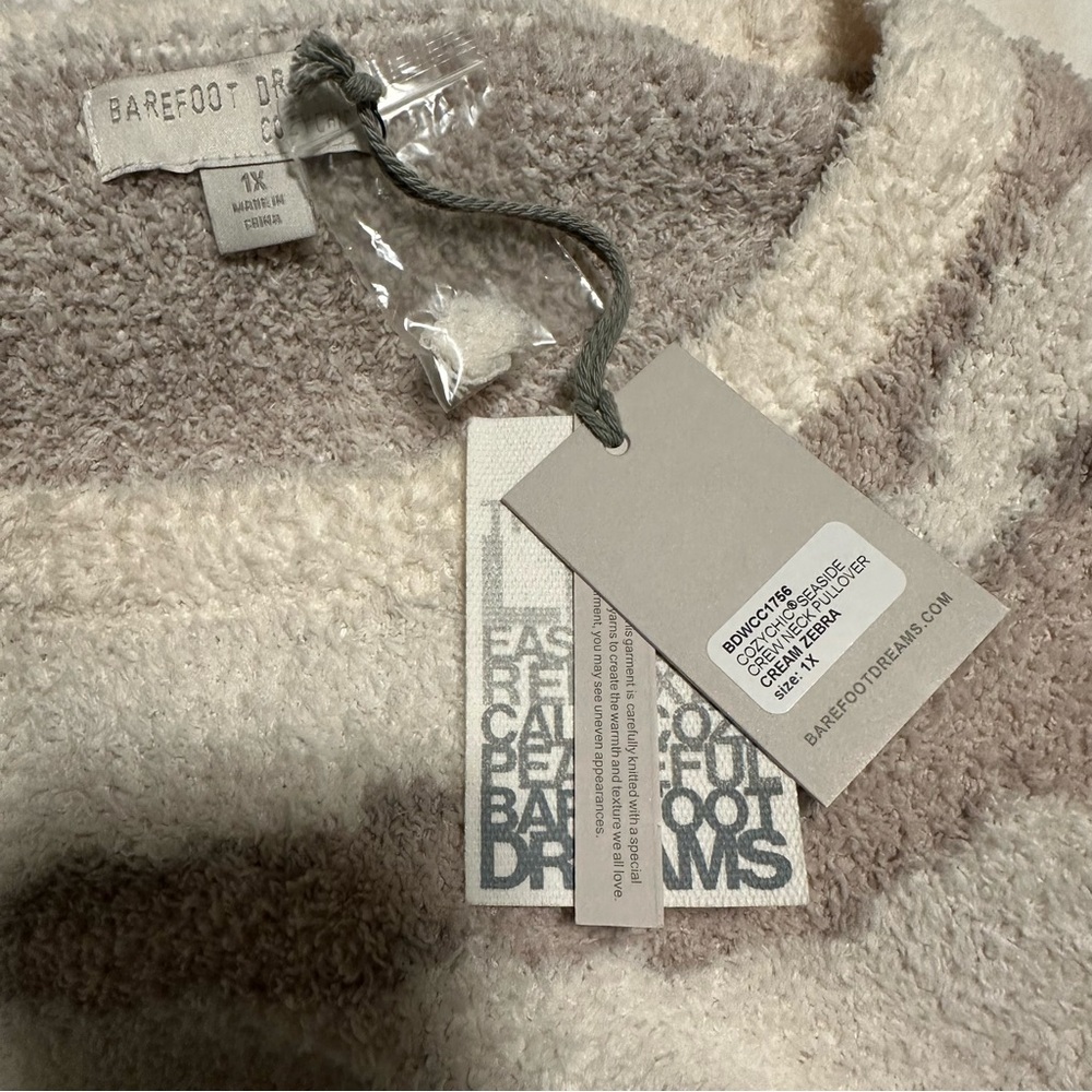Barefoot Dreams Pullover -NWT- - Picture 3 of 5